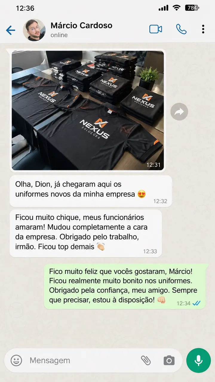 Print de conversa no WhatsApp com Márcio, uniformes da empresa, elogiando a logo criada pela Dion Logos